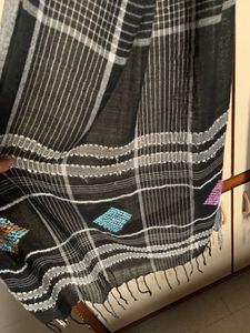 Black &amp; White Checkered Pattern Handwoven Stole