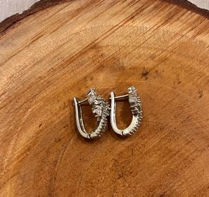 AD Sparkling Floral Earrings
