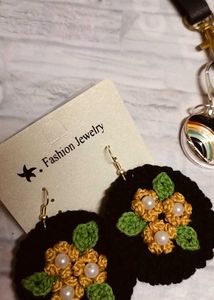 Crochet Mobile Sling With Matching Earrings