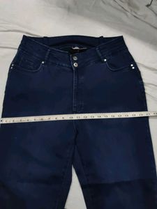 Dark Blue Cropped Jeans