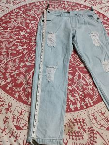 Women&#39;s Torned Jeans