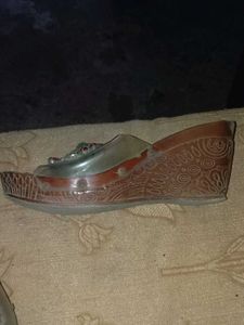 Very Good Condition Sandals
