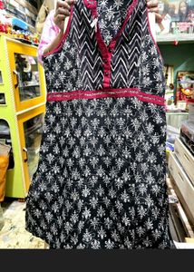 Ethnic Print Sleeveless Kurti