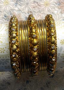 ANTIQUE METALIC BANGLE SET