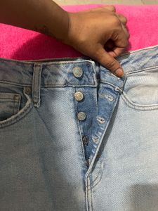 High-Waisted Jeans