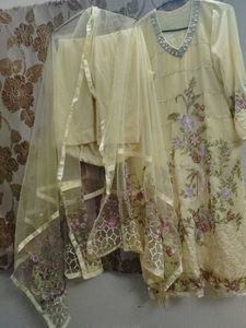 Pakistani Suit With Heavy Embirodry Dupatta