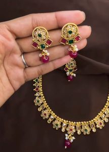 Golden Jewellery Set With Tikka