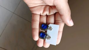 2 Pcs Earrings