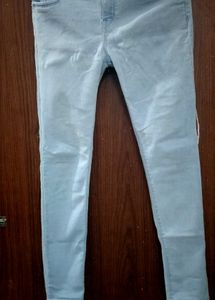 Trendy Ice Blue Crop Jeans – Chic, Comfortable &amp; V