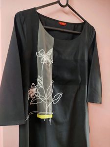 W Elegant Black Kurta With White Flower Embroidery