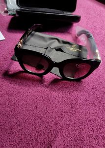 Chic Black Cat-Eye Sunglasses