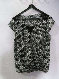 Good Condition Black And White Top