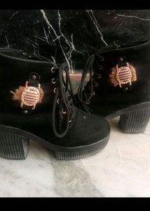 Black 👢 Boots