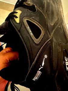 Black puma Sport Shoes litly used only 2-3 times