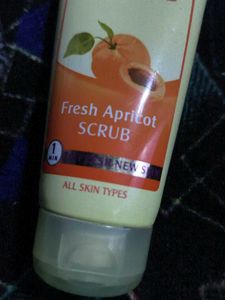 Lotus Herbals Apriscrub