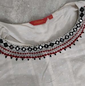 Elegant White &amp; Red Printed Kurta