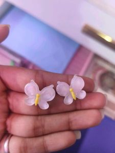 Cute lil earring