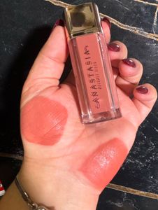 Anastasia Beverly Hills Velvet Lipstick:-Crush