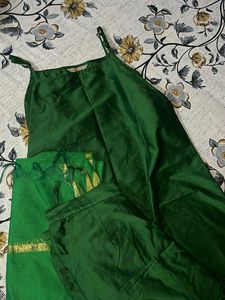 Sleeveless Green Strap Kurta Set