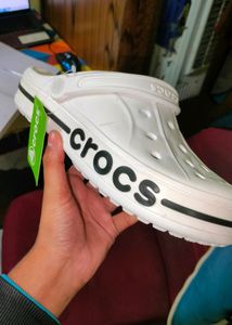 ₹1000.  Crocs Unused