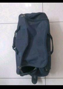 American Tourister duffel bag with wheel