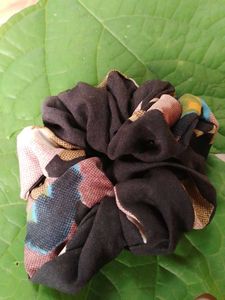 BEST SCRUNCHIES FOR YOUR HAIR
