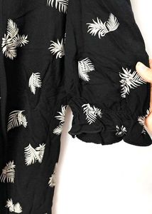 Black Floral top💕