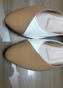 Tan N White Colour Blocked Bellies