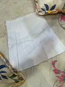 white pleated skirt!