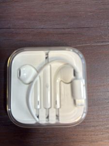 Apple EarPods With Lighting Plug