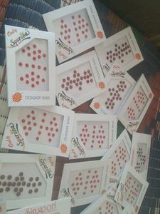 Kumkum Bindi Red And Meherun Colour 30 Pouch