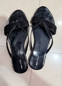 (1 Pair ) Size 7 (41) Good Condition
