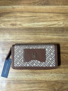 Tommy Hilfiger Brand New Wallet ✨
