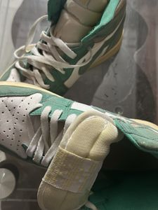NIKE JORDAN