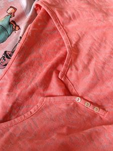 Asthetic minimal T shirt for women