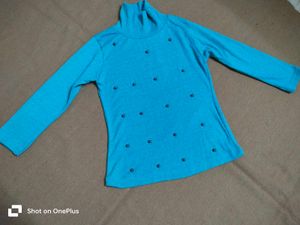 Girl&#39;s Blue Turtleneck Top