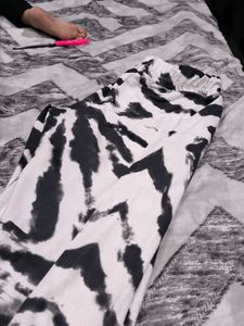 White N Black Pant With Pocket