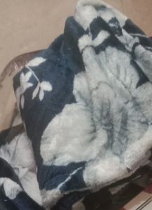 WARM BEDSHEET WITH 2 Pillow Cover