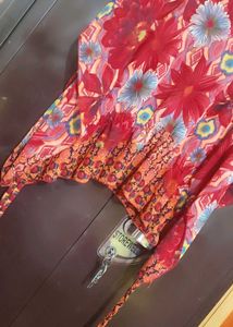 Red🔴 Floral Printed Top For 44 Bust