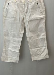 Chic White Cropped Capri