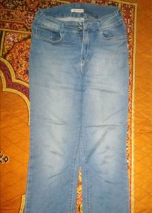 Jeans with cutout detail