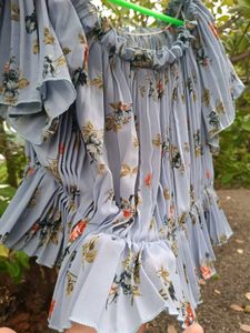 Offshoulder Crop Top