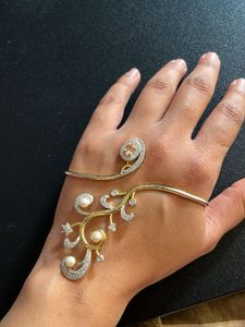 Elegant Floral Bangle Bracelet