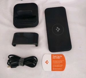 Spigen 3in1 10000mAh Wireless Charging Power Bank