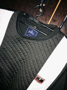 Black &amp; White Sweater Like New