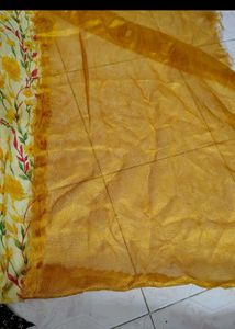 Floral Print Saree And Golden Blouse Piece