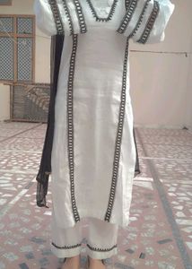 Pakistani TrendingSuite New Style Kmiz And Trouser