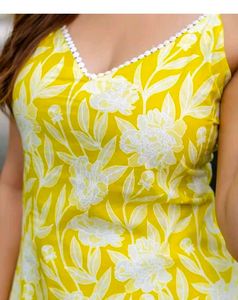 Floral Sleeveless Straight Kurta