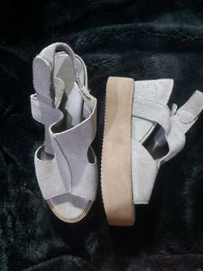 Grey Wedge