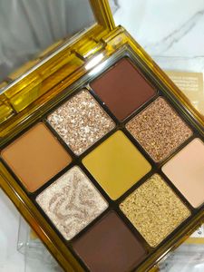 Toffee Brown Huda Beauty Eyeshadow Palette